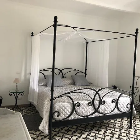 Les Dames De Florent בית הארחה