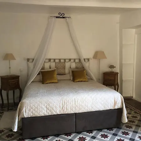 Casa de hóspedes Les Dames De Florent 4*