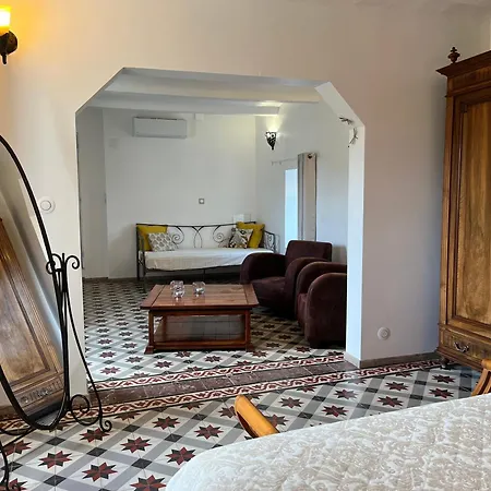 Pensión Les Dames De Florent 4*